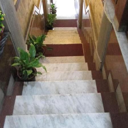 Khaja Habib Hotel Колката Екстериор снимка