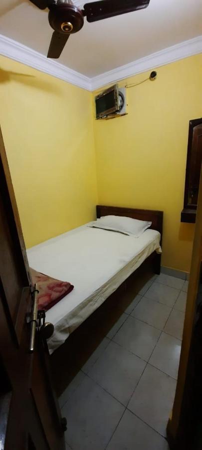 Khaja Habib Hotel Колката Екстериор снимка