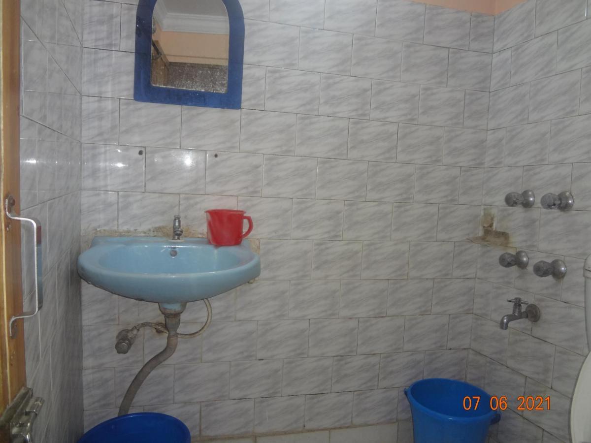 Khaja Habib Hotel Колката Екстериор снимка